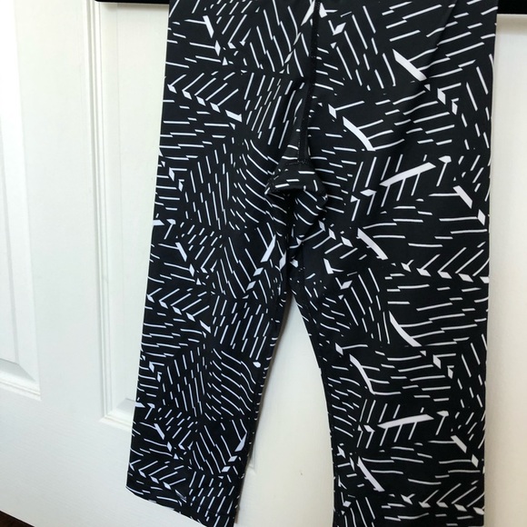 nike workout tights - Picture 2 of 3